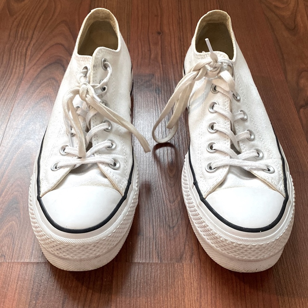 Women’s Size 9 All Star Lift Platform